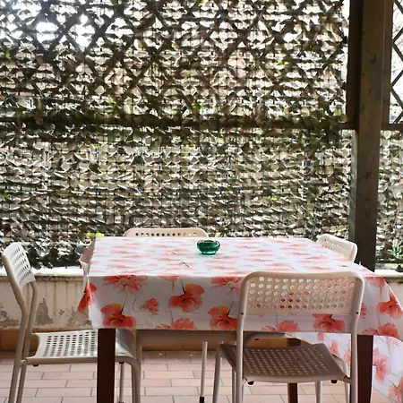 P048 Porto Recanati, Bilocale In Zona Con Corte Esterna *