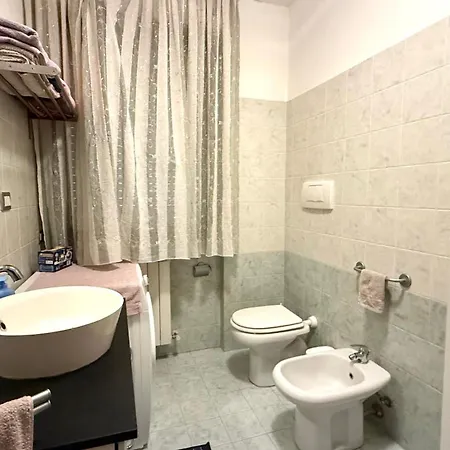 P048 Porto Recanati, Bilocale In Zona Con Corte Esterna Appartement